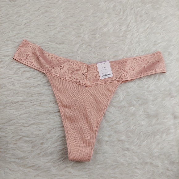 DESIGN - Margot - Perizoma stile tanga in pizzo rosso DESIGN - Margot - Perizoma stile tanga in pizzo rosso